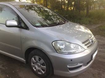 2003 Toyota Ipsum Photos