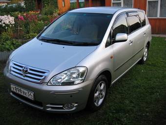 2003 Toyota Ipsum Pictures