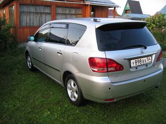 2003 Toyota Ipsum Photos