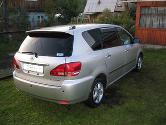 2003 Toyota Ipsum Pictures