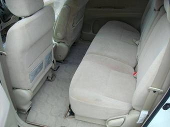 2003 Toyota Ipsum Photos