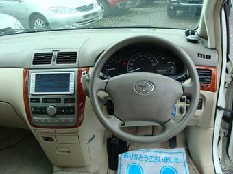 2003 Toyota Ipsum Pictures