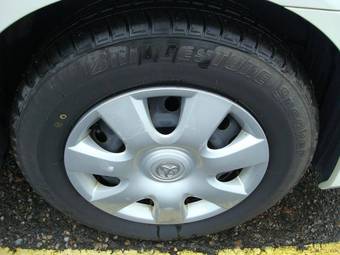 2003 Toyota Ipsum Photos