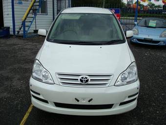 2003 Toyota Ipsum Pictures
