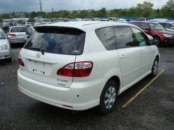 2003 Toyota Ipsum Images