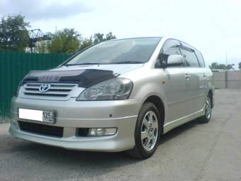 2003 Toyota Ipsum Pictures