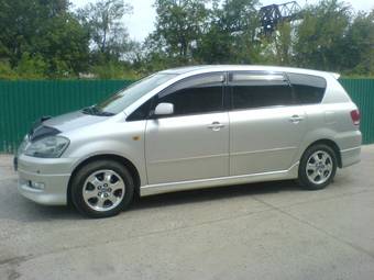 2003 Toyota Ipsum Photos