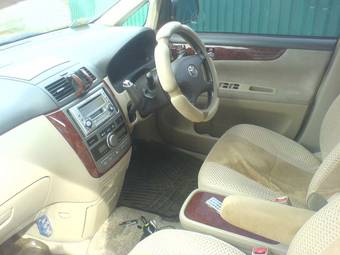 2003 Toyota Ipsum Photos