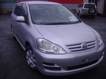 2003 Toyota Ipsum Pictures