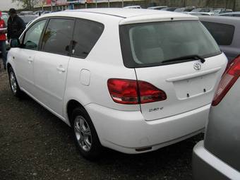 2003 Toyota Ipsum Pictures