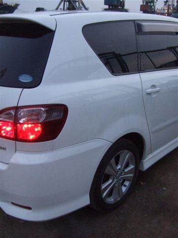 2004 Toyota Ipsum