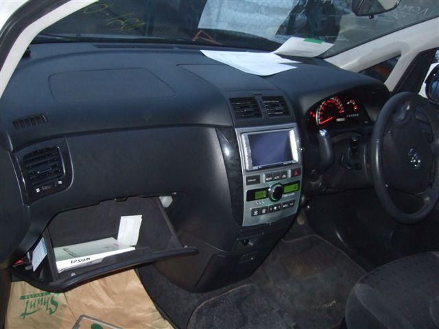 2004 Toyota Ipsum