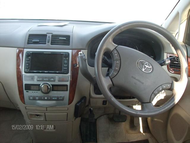 2004 Toyota Ipsum