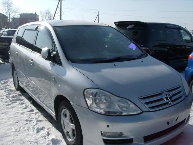 2004 Toyota Ipsum