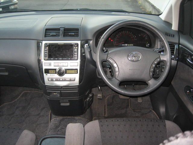 2004 Toyota Ipsum