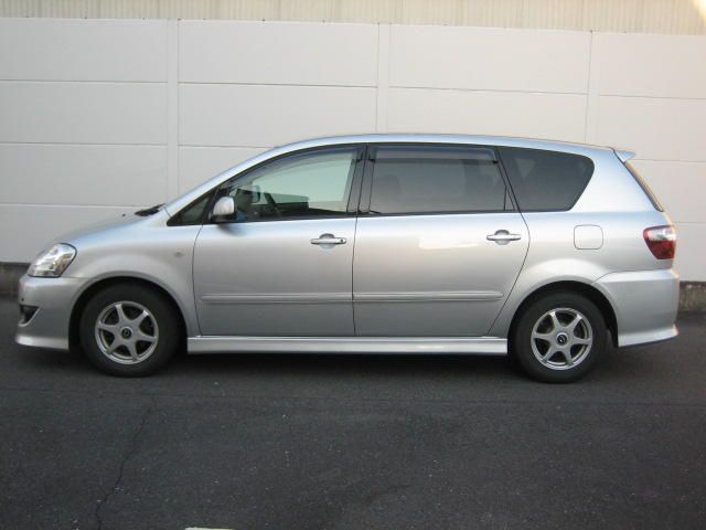 2004 Toyota Ipsum