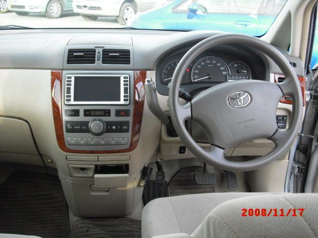 2004 Toyota Ipsum