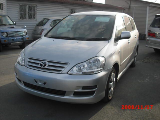 2004 Toyota Ipsum