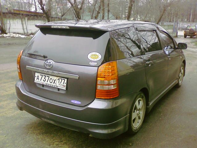 2004 Toyota Ipsum