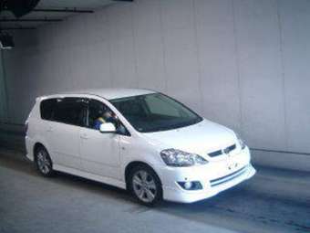 2004 Toyota Ipsum