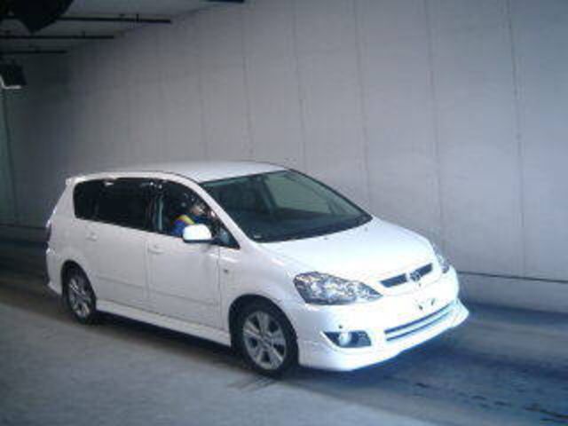 2004 Toyota Ipsum