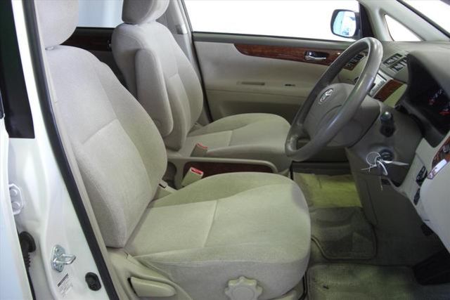 2004 Toyota Ipsum