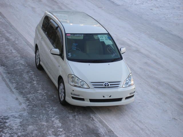 2004 Toyota Ipsum