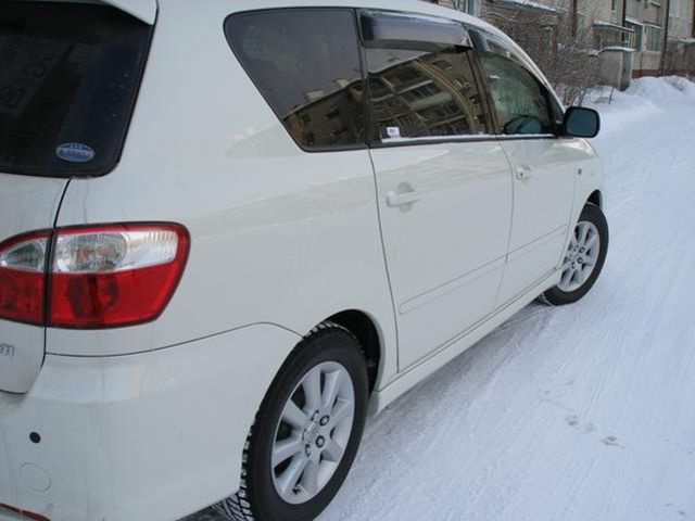 2004 Toyota Ipsum