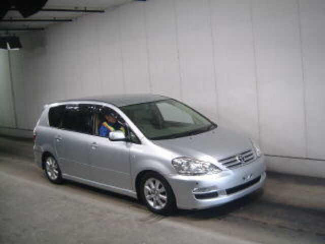 2004 Toyota Ipsum