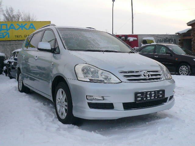 2004 Toyota Ipsum