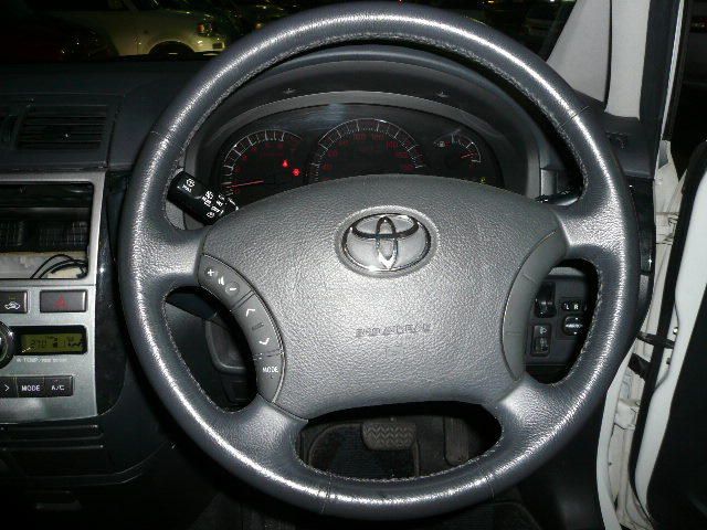 2004 Toyota Ipsum