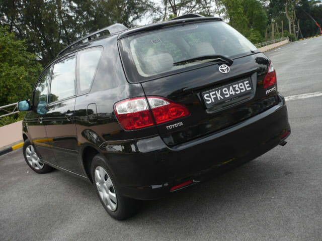 2004 Toyota Ipsum