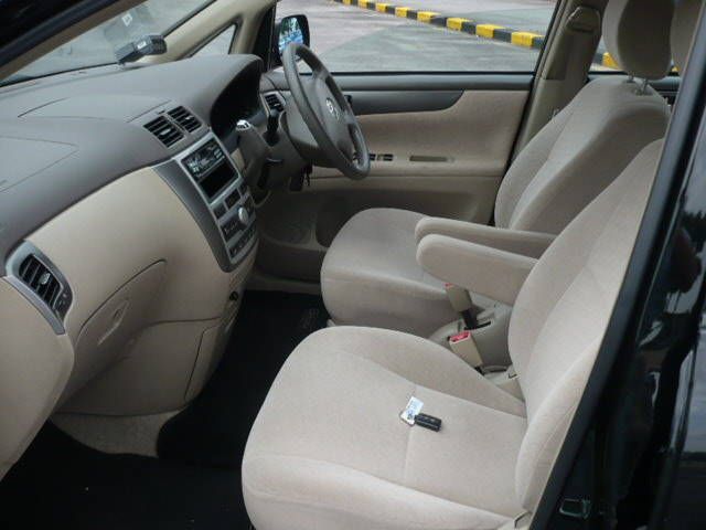 2004 Toyota Ipsum