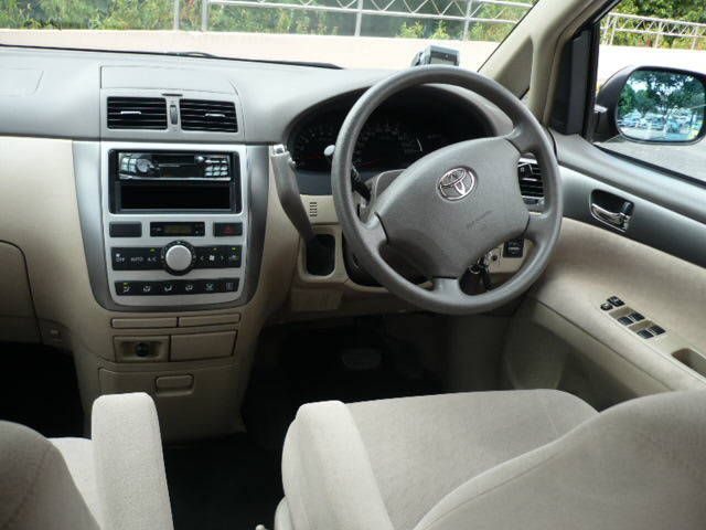 2004 Toyota Ipsum