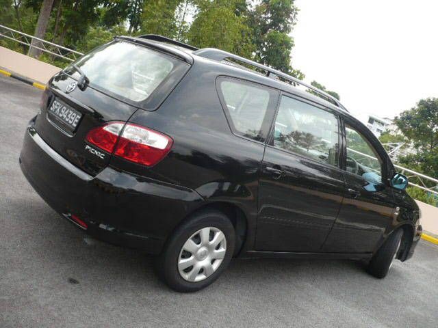 2004 Toyota Ipsum
