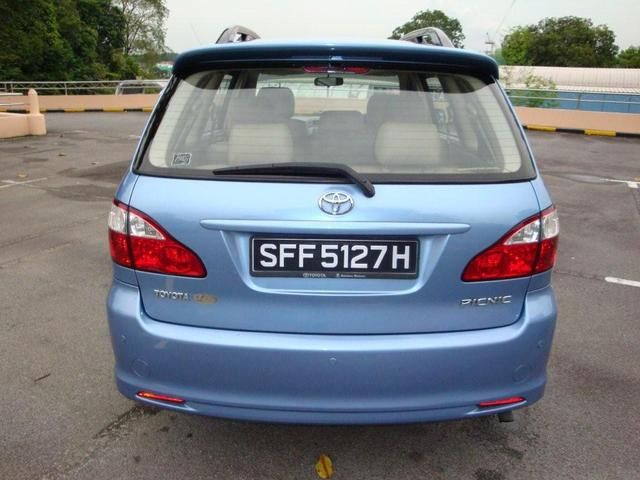 2004 Toyota Ipsum