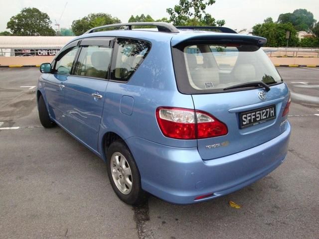 2004 Toyota Ipsum