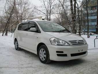 2004 Toyota Ipsum