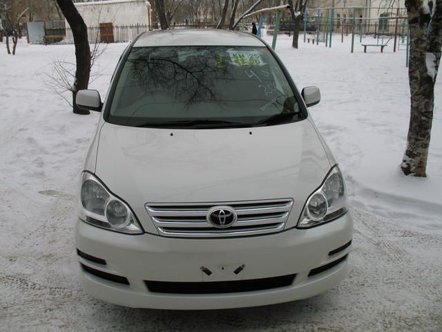 2004 Toyota Ipsum