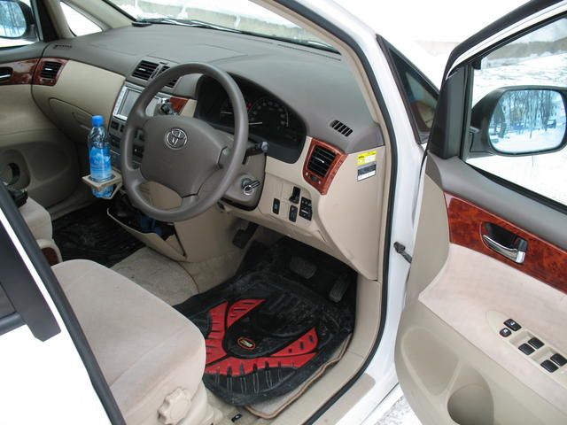 2004 Toyota Ipsum