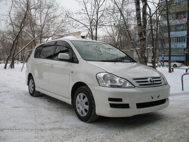 2004 Toyota Ipsum