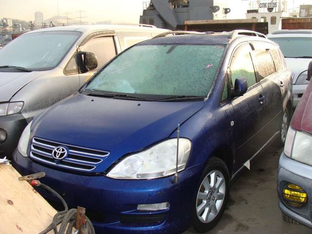 2004 Toyota Ipsum