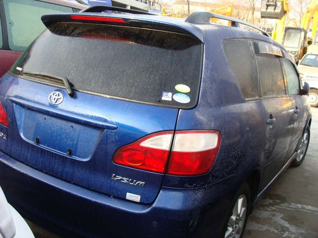 2004 Toyota Ipsum