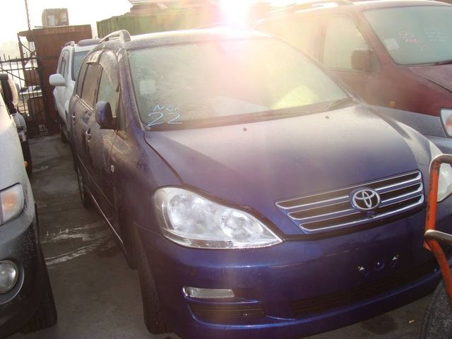 2004 Toyota Ipsum