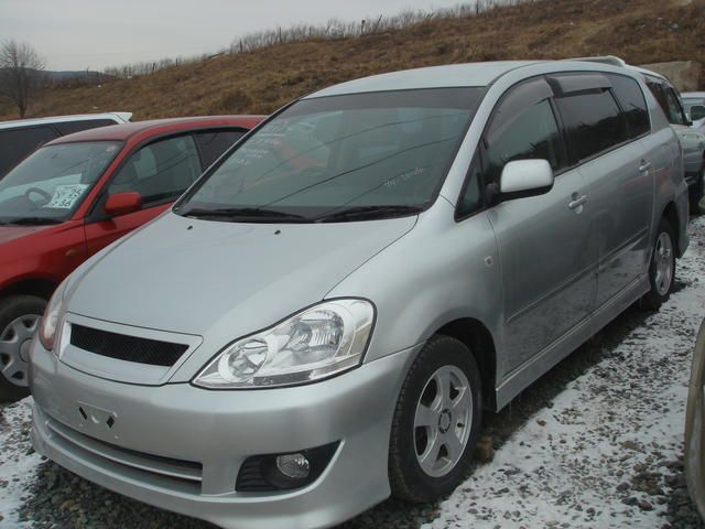 2004 Toyota Ipsum