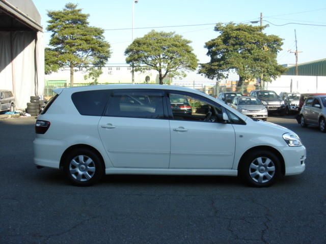 2004 Toyota Ipsum