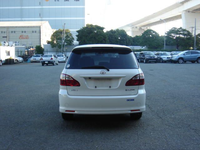 2004 Toyota Ipsum