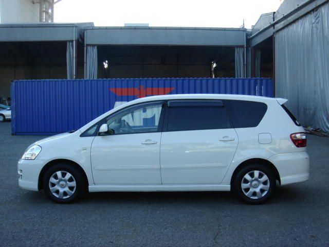 2004 Toyota Ipsum