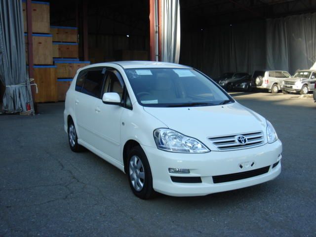 2004 Toyota Ipsum