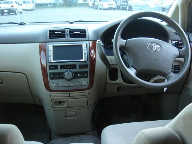 2004 Toyota Ipsum